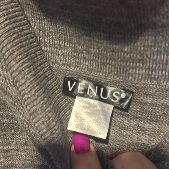 Off the shoulder gray sweater - Picture 2 of 5